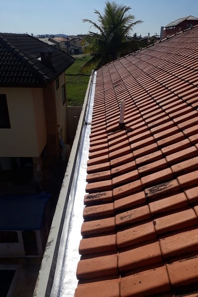 Instalalação de manta térmica em telhado
